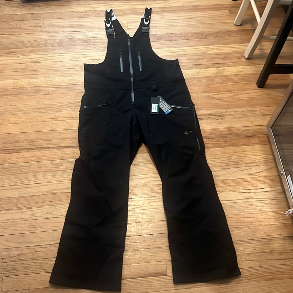 Oakley Bib